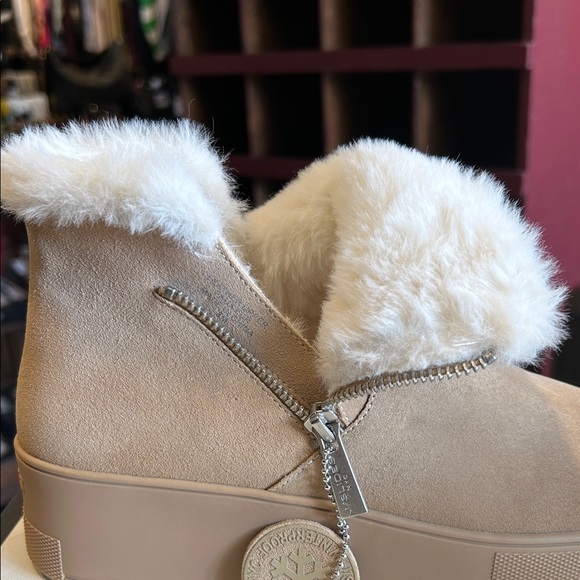 🎁🎄Final Price🎄🎁 J Slides Tan Suede Winter Boots with Faux Fur NIB - Picture 3 of 6